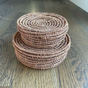 Set of 2 Baskets w/ Lids